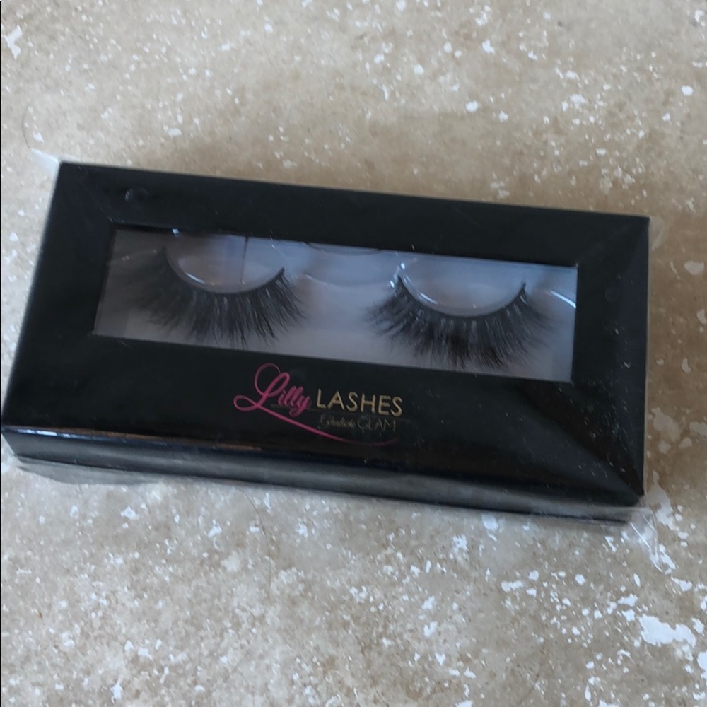 Lilly Lashes Miami - Picture 2 of 3